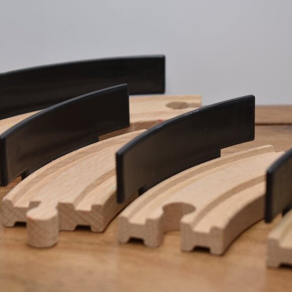 7" and 4" Brio Accessories Curved Fenced Tracks Toys Train Scene Wooden Railway - Picture 7 of 8